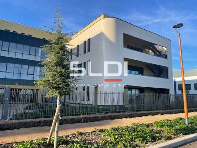 Plus de détails pour 2 Rue Marcel Dassault, Genas - Bureau à louer