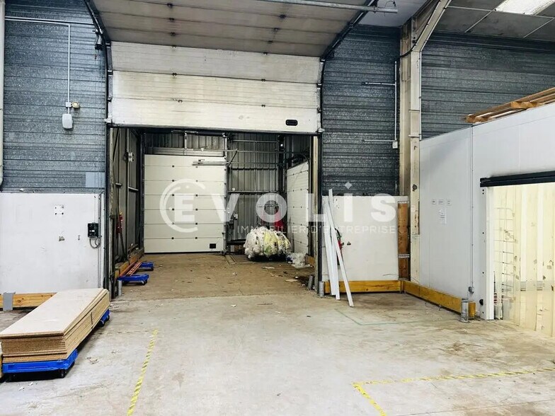 Local d’activités dans Neuilly-sur-Marne à louer - Photo de l’immeuble – Image 3 sur 3