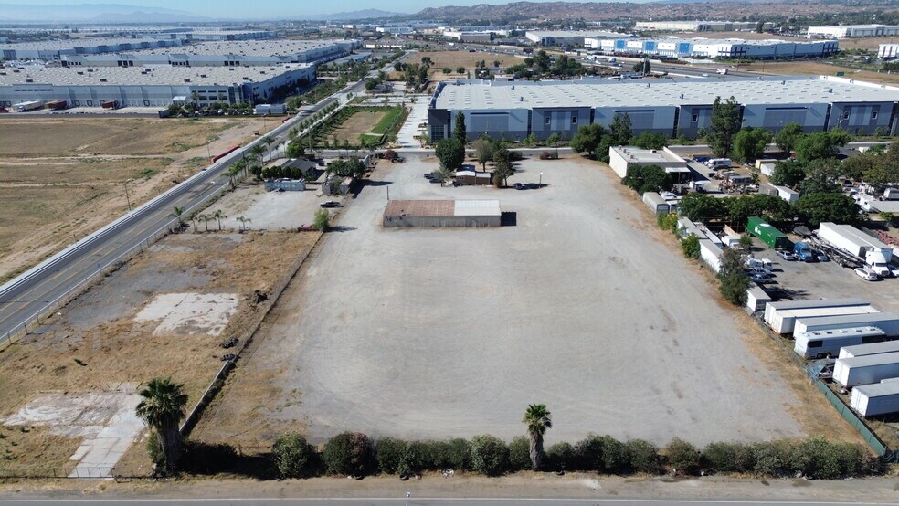 1220 Nance St, Perris, CA à louer - Aérien – Image 2 sur 9