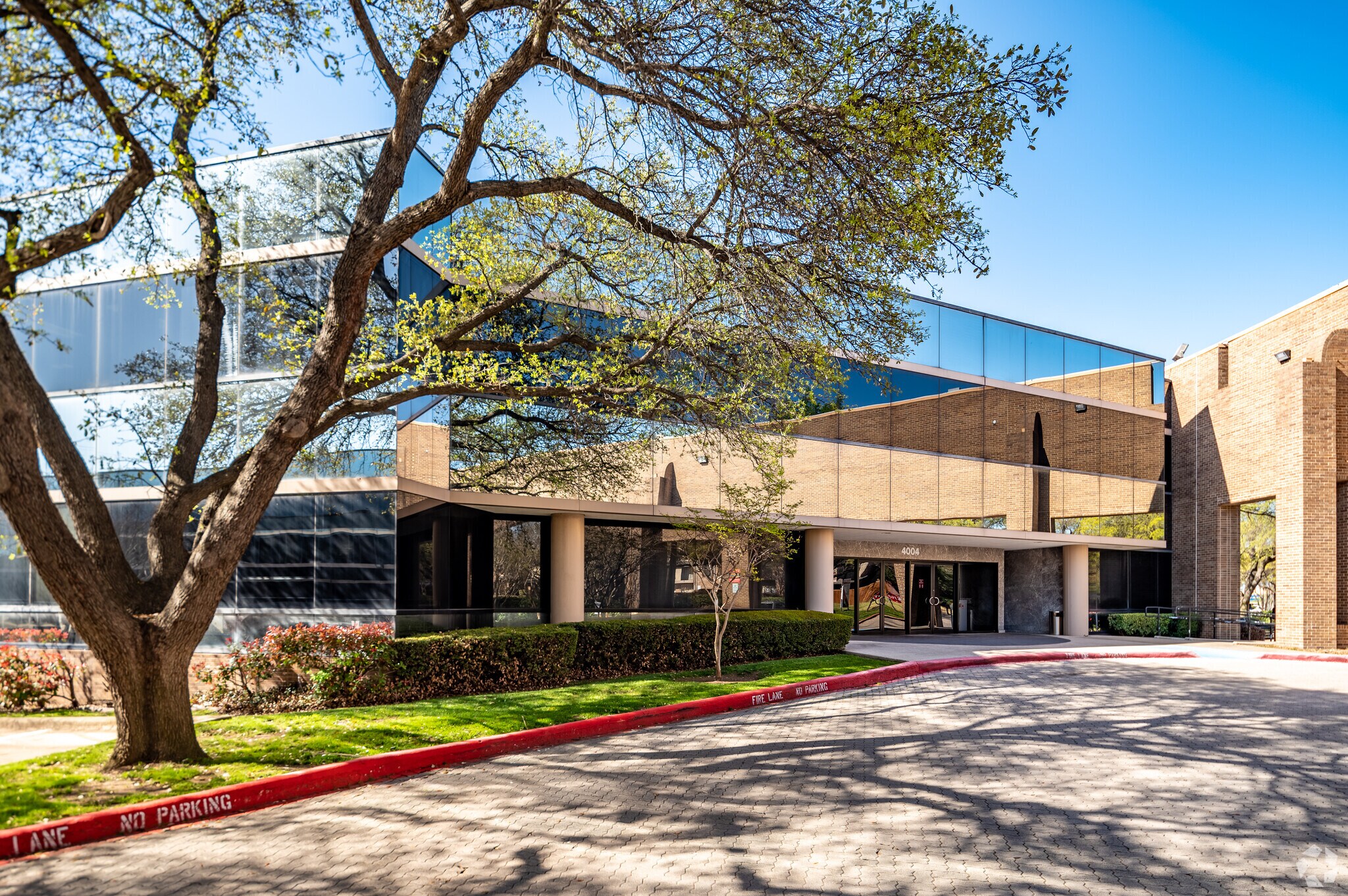 4004 Belt Line Rd, Addison, TX à louer Photo de l’immeuble– Image 1 sur 37