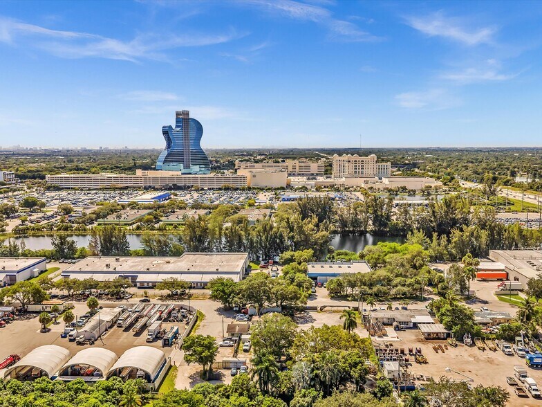 4901 SW 51st St, Davie, FL à vendre - Photo de l’immeuble – Image 3 sur 13