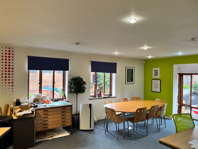 3-3 Thompsons Close, Harpenden à louer - Photo de l’immeuble – Image 3 sur 4