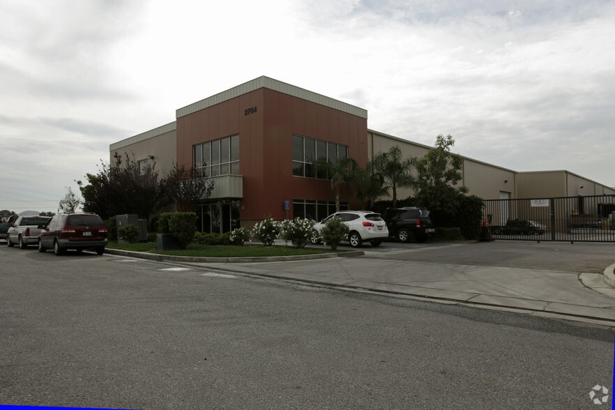 2764 S Vista Ave, Rialto, CA à louer - Photo de l’immeuble – Image 1 sur 3