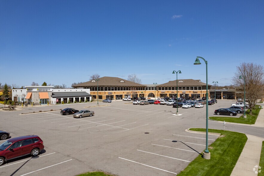 1600 E Beltline Ave NE, Grand Rapids, MI à louer - Photo de l’immeuble – Image 3 sur 8