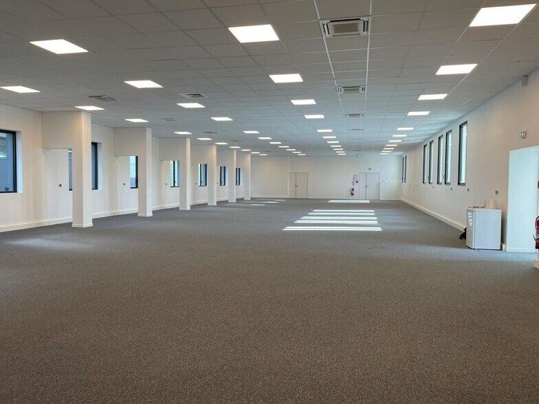 Bureau dans Argenteuil à louer - Photo de l’immeuble – Image 1 sur 12