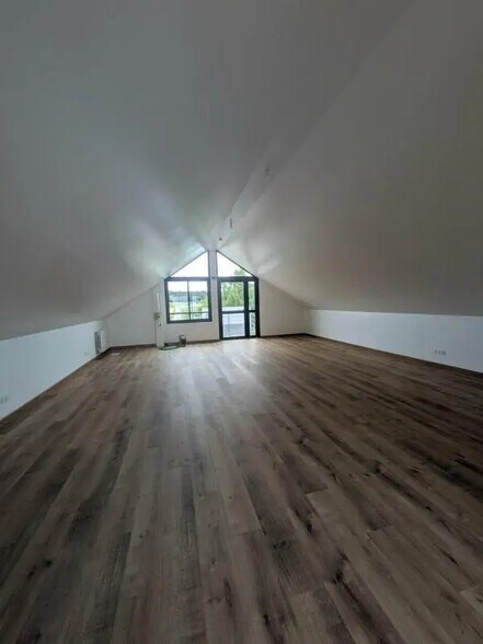 Bureau dans Criquebeuf-sur-Seine à louer - Photo intérieure – Image 3 sur 4