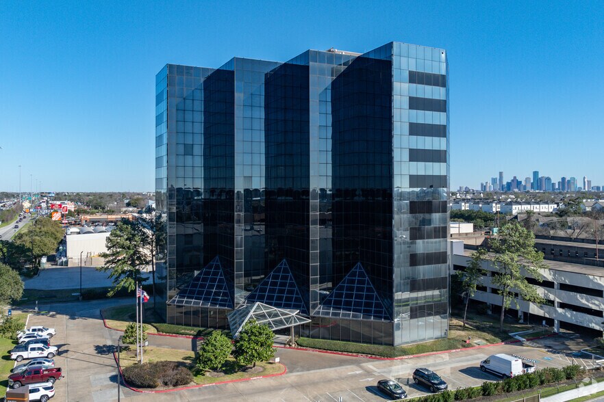 1111 N Loop W, Houston, TX à louer - Photo de l’immeuble – Image 2 sur 21