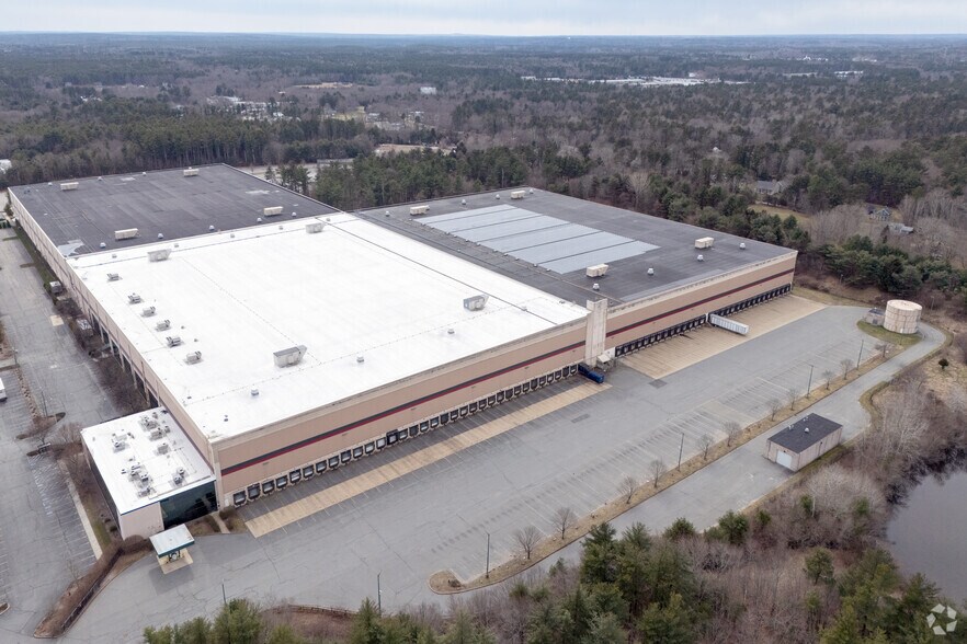 64 Leona Dr, Middleborough, MA à louer - Photo principale – Image 1 sur 7