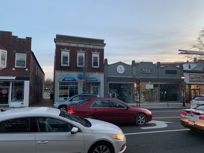 41 E Main St, Riverhead, NY à vendre - Photo de l’immeuble – Image 3 sur 12