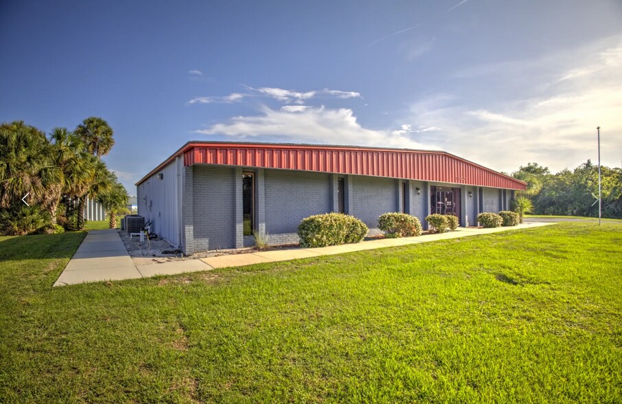 1625 White Dr, Titusville, FL à vendre - Photo de l’immeuble – Image 1 sur 12