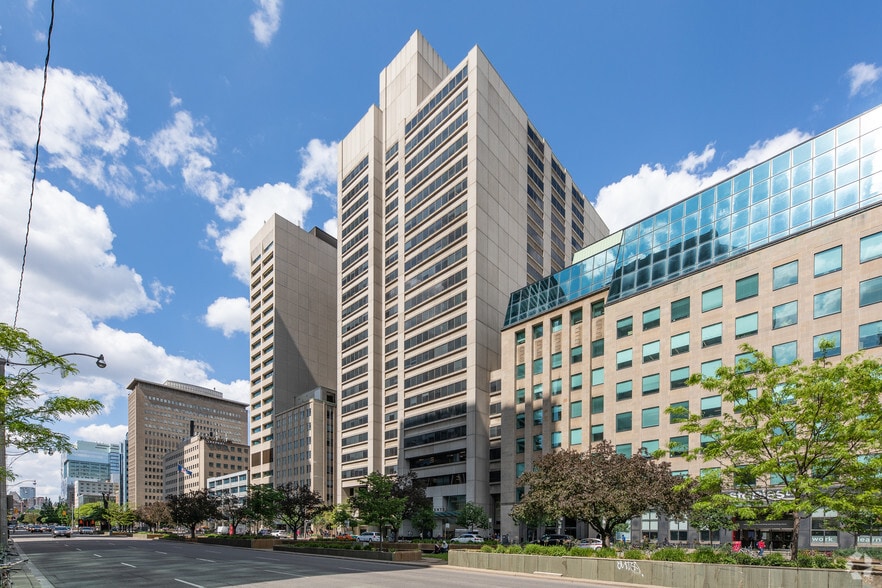 393 University Ave, Toronto, ON à louer - Photo principale – Image 1 sur 1