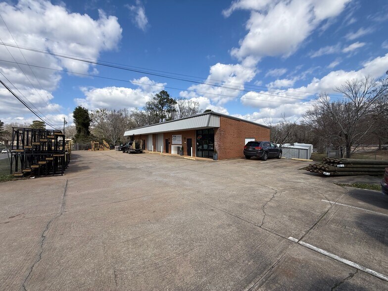 1601 Spring Dr, Opelika, AL à louer - Photo de l’immeuble – Image 3 sur 18