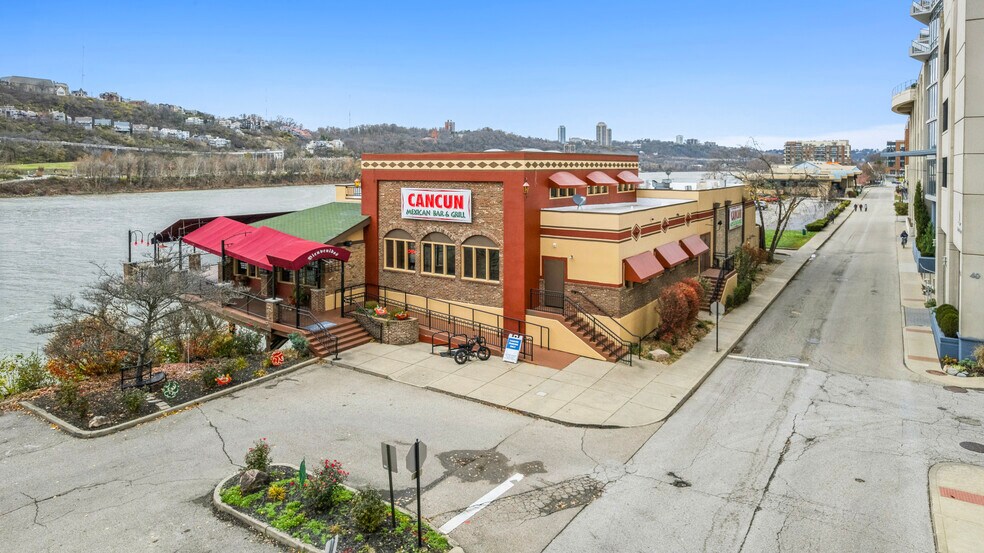 401 Riverboat Row, Newport, KY à vendre - Photo de l’immeuble – Image 2 sur 6