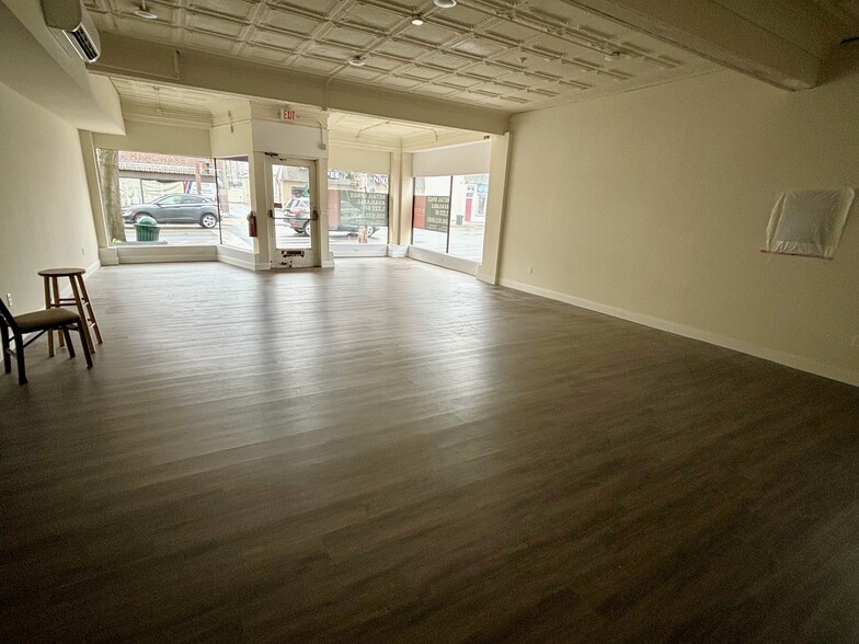 454 Main St, Islip, NY à louer - Photo de l’immeuble – Image 3 sur 5