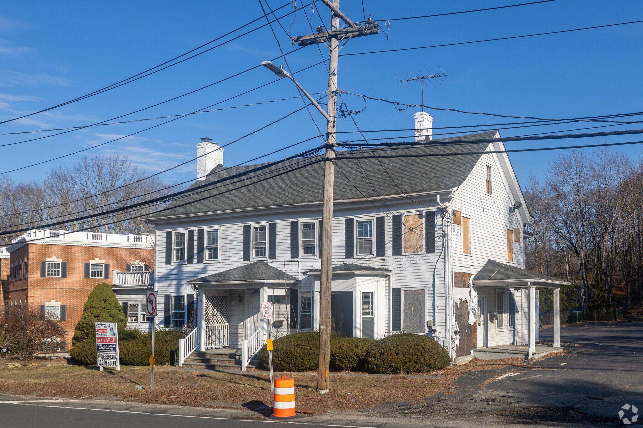 289 E Main St, Smithtown, NY à louer Photo principale– Image 1 sur 6