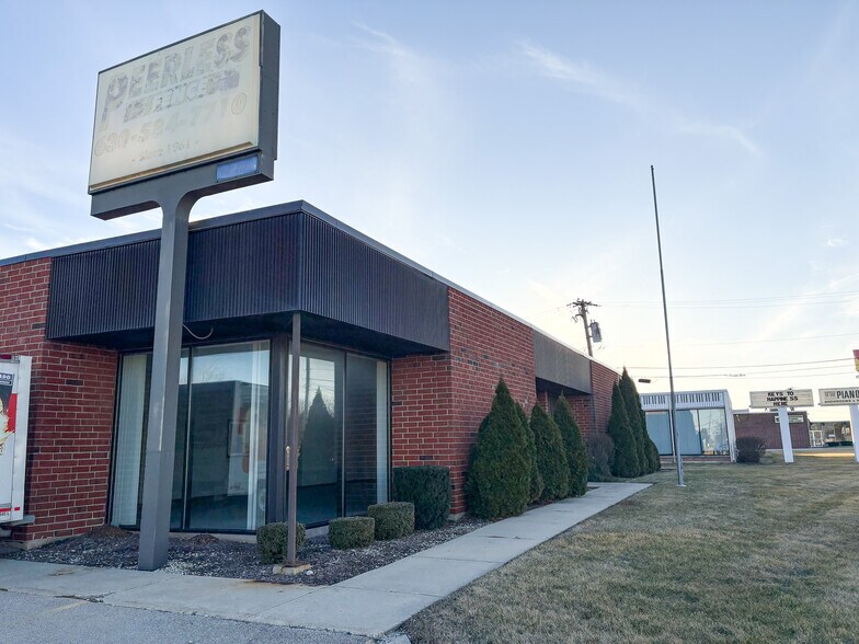 33W401 Roosevelt Rd, West Chicago, IL à louer - Photo de l’immeuble – Image 3 sur 4