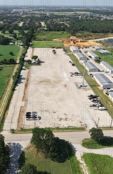 9503 Ike Byrom Rd, Aubrey, TX à louer - Photo de l’immeuble – Image 3 sur 4