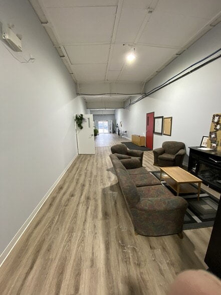 5016 50th St, Eckville, AB à vendre - Photo intérieure – Image 3 sur 7