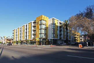 Plus de détails pour 5555-5557 Hollywood Blvd, Los Angeles, CA - Local commercial à louer