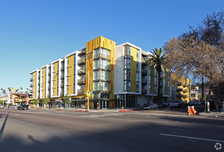 5555-5557 Hollywood Blvd, Los Angeles, CA à louer - Photo de l’immeuble – Image 1 sur 2
