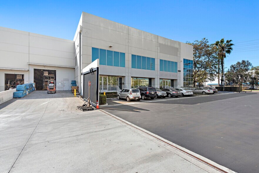 1160-1190 N Anaheim Blvd, Anaheim, CA à louer - Photo de l’immeuble – Image 3 sur 8
