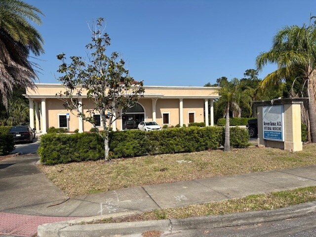 1616 S Apollo Blvd, Melbourne, FL à louer - Photo de l’immeuble – Image 1 sur 26