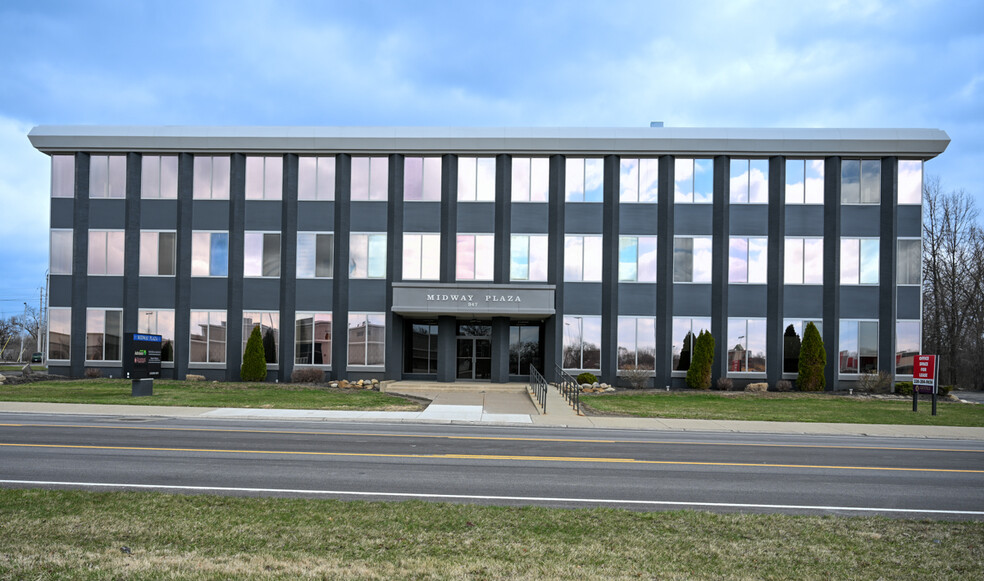 347 Midway Blvd, Elyria, OH à louer - Photo de l’immeuble – Image 1 sur 30