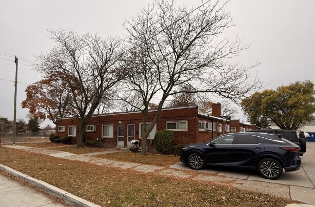 15405 E 11 Mile Rd, Roseville, MI à vendre - Photo de l’immeuble – Image 2 sur 8