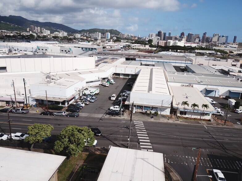 743 Waiakamilo Rd, Honolulu, HI à louer - Photo de l’immeuble – Image 2 sur 3