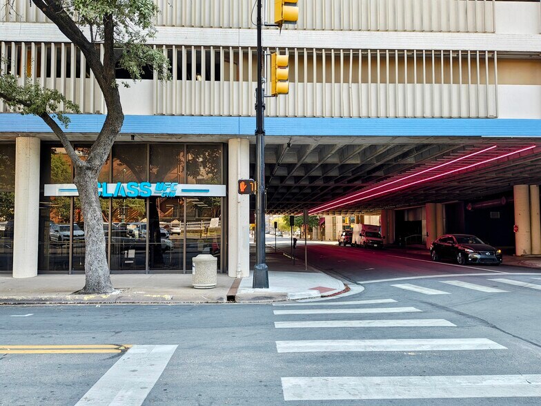 500 Throckmorton St, Fort Worth, TX à louer - Photo de l’immeuble – Image 3 sur 4