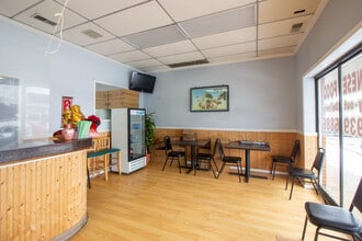 11555-11575 E 13 Mile Rd, Warren, MI à louer Photo intérieure– Image 1 sur 2