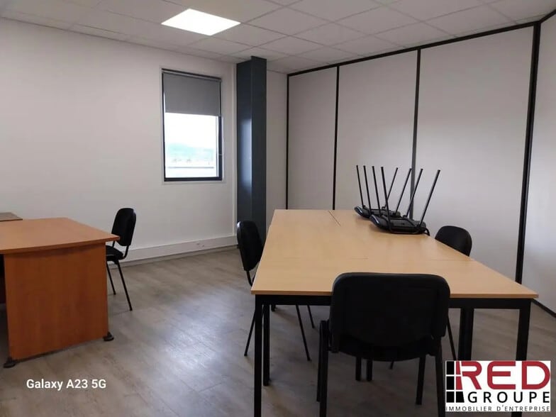 Bureau dans Pertuis à louer - Photo de l’immeuble – Image 2 sur 9