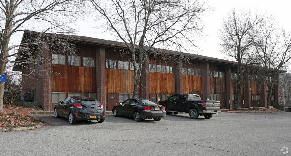 1491 Route 52, Fishkill, NY à vendre - Photo principale – Image 1 sur 5
