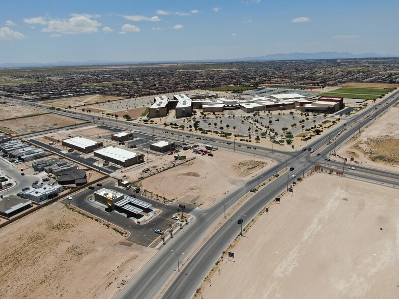 Pebble Hills Blvd, El Paso, TX à louer - Photo de l’immeuble – Image 2 sur 3