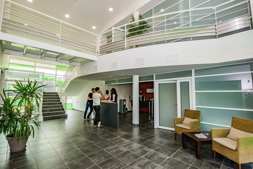 707 Chemin Du Quintin, Salon-de-Provence à louer - Hall d’entrée – Image 2 sur 10