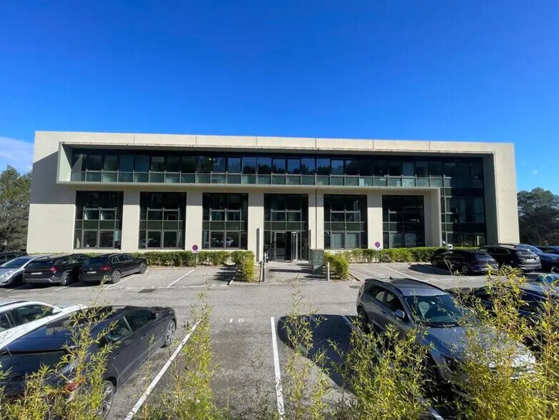 595 Rue Pierre Berthier, Aix-en-Provence à louer - Photo de l’immeuble – Image 1 sur 18