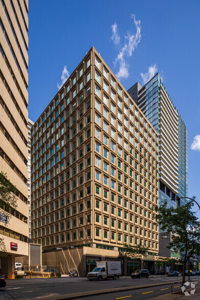 395 Boul de Maisonneuve O, Montréal, QC à louer - Photo de l’immeuble – Image 3 sur 5