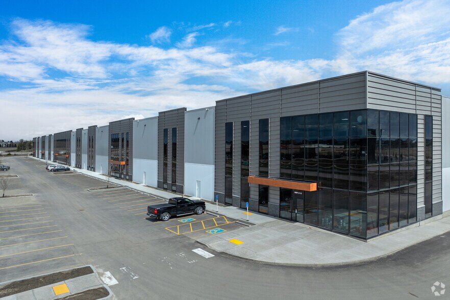 292230 Wagon Wheel Blvd, Calgary, AB à louer - Photo de l’immeuble – Image 1 sur 16