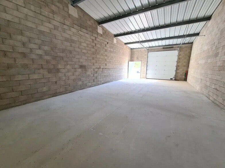 Local d’activités dans Le Soler à louer - Photo intérieure – Image 2 sur 3