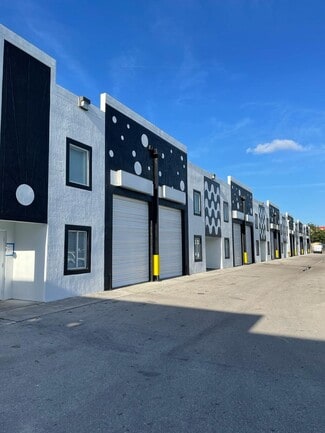 Plus de détails pour 13434-13456 NW 38th Ct, Opa-locka, FL - Industriel/Logistique à louer