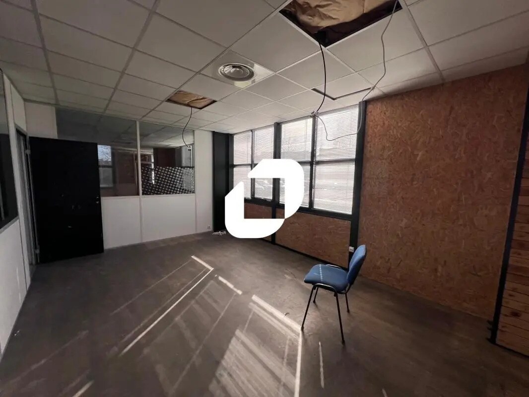 Local d’activités dans Saint-Thibault-des-Vignes à louer Photo intérieure– Image 1 sur 7