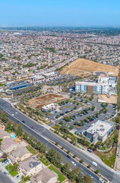 12535 Schleisman Rd, Eastvale, CA à louer - Photo de l’immeuble – Image 2 sur 4