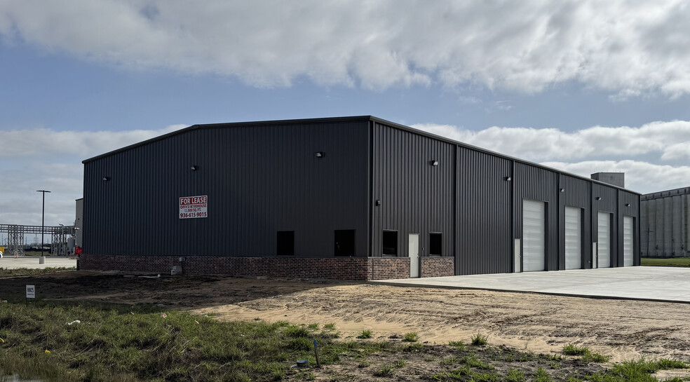 8805 Industrial Parkway, Beaumont, TX à louer - Photo de l’immeuble – Image 1 sur 24
