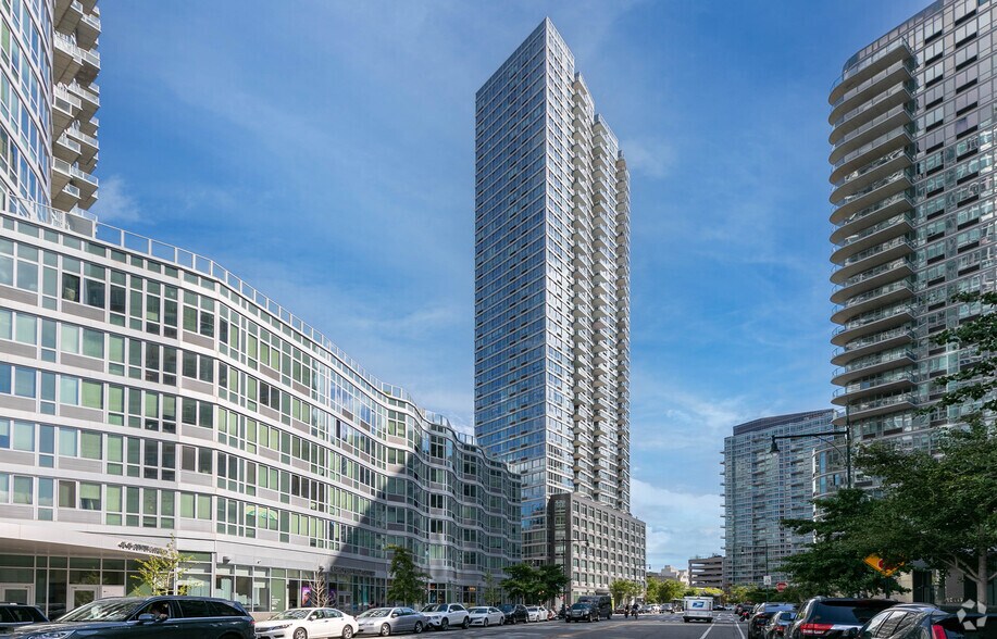 4615 Center Blvd, Long Island City, NY à louer - Photo de l’immeuble – Image 2 sur 13