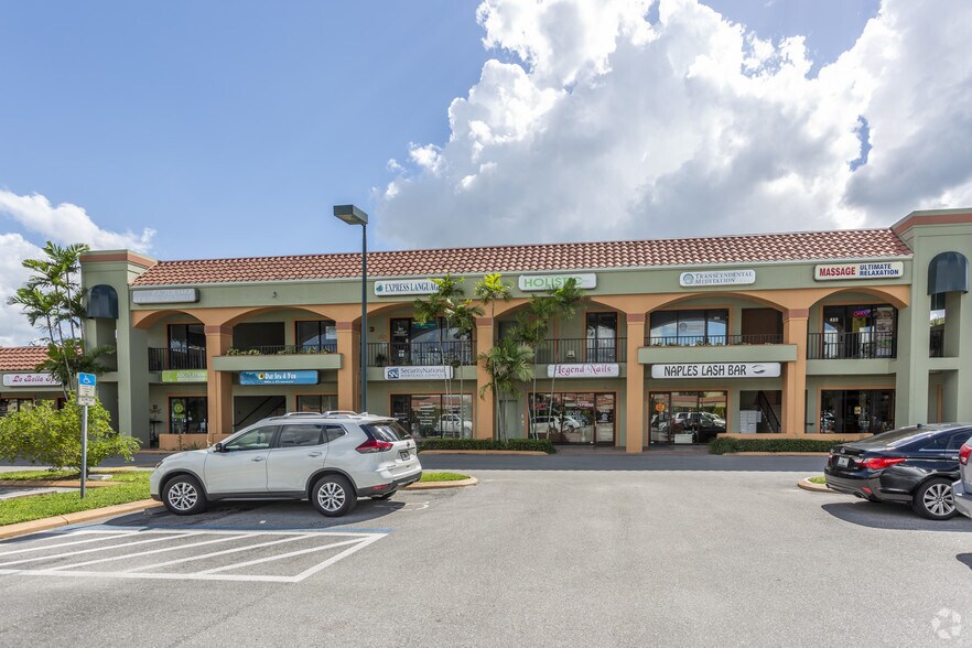 4947 Tamiami Trl N, Naples, FL à louer - Photo de l’immeuble – Image 3 sur 11