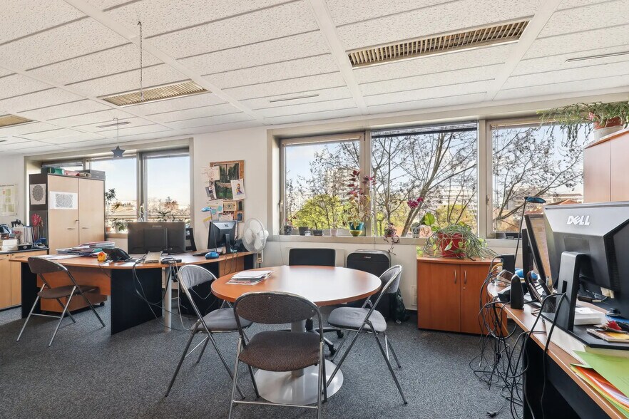 Bureau dans Paris à vendre - Photo de l’immeuble – Image 2 sur 8