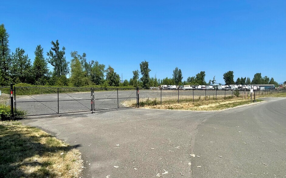 3601 NW Marine Dr, Troutdale, OR à louer - Photo de l’immeuble – Image 2 sur 5