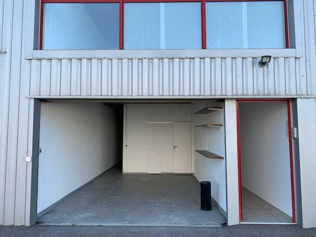 Local d’activités dans Anglet à louer - Photo de l’immeuble – Image 3 sur 5