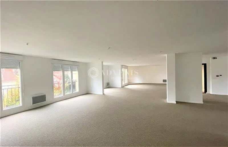 Bureau dans Joinville-le-Pont à louer - Photo de l’immeuble – Image 2 sur 5