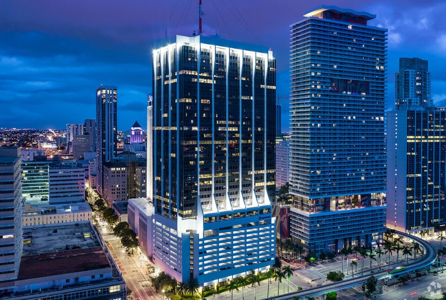 2 S Biscayne Blvd, Miami, FL à louer - Photo de l’immeuble – Image 1 sur 20
